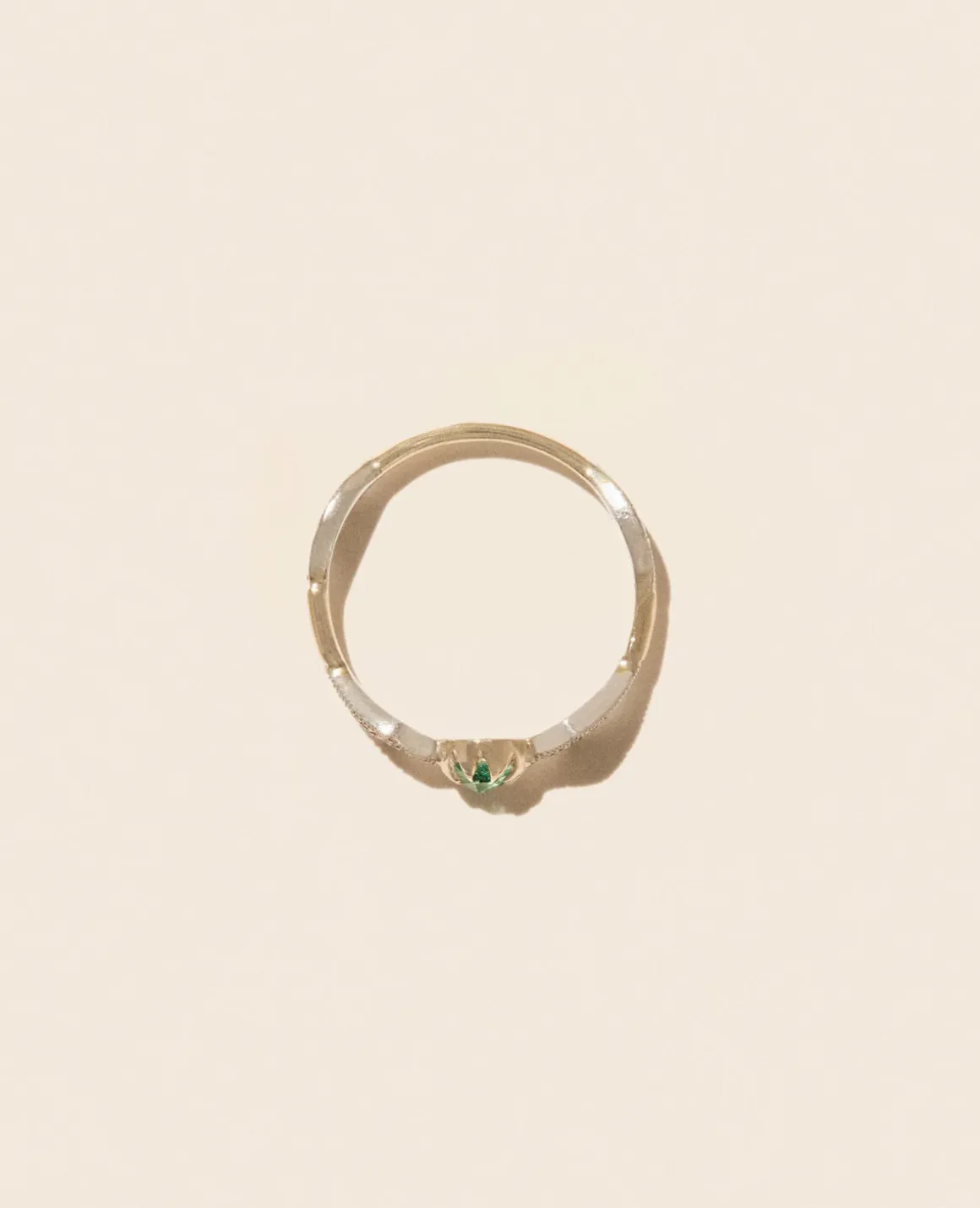 bague_meraude_adle_2.webp Bague émeraude Adèle
